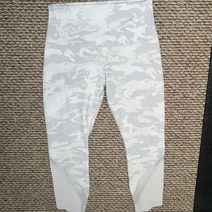 LULULEMON WUNDER UNDER CROP HIGH-RISE *ROLL DOWN SCALLOP LUXTREME 23"